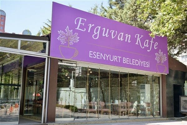 Esenyurt Belediyesi, Mevlana Mahallesi’ndeki Yunus Balta Kültür Merkezi bahçesinde yer