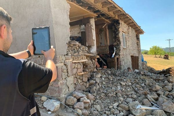 Balıkesir merkezli depremlerin ardından, Eskişehir Büyükşehir Belediyesi tarafından hasar tespit