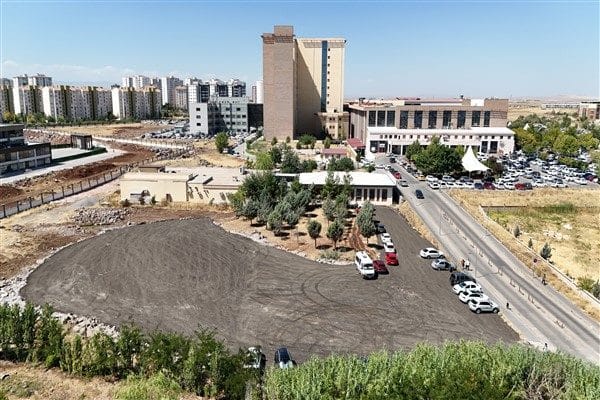 Ekipler tarafından Kayapınar ilçesinde bulunan Gazi Yaşargil Eğitim ve Araştırma