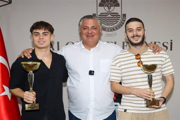 Maçlar, kısa süreli devreler ve tek maç eleme formatıyla oynandı.