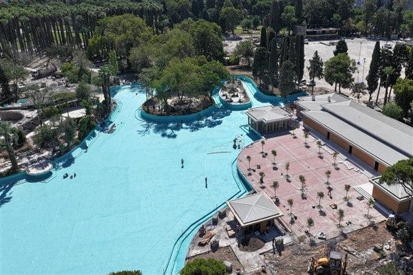 İzmir Büyükşehir Belediyesi, sahnesinde ağırladığı sayısız sanatçı, doğa içindeki eşsiz