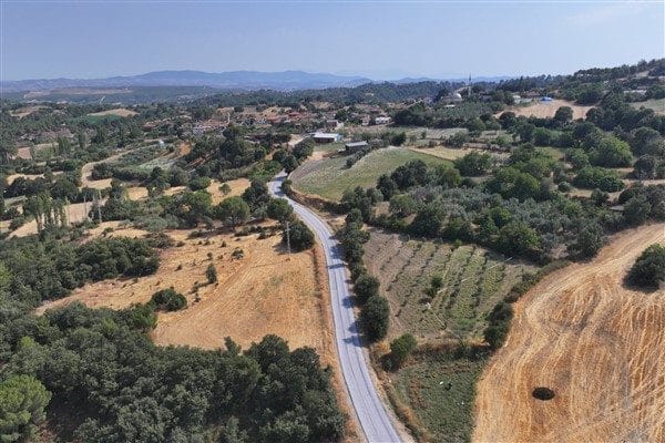 Balıklı-Tüpüler mahalleleri arasındaki 2 kilometrelik yol ile Karaağaç-Yakaköy mahalleleri arasındaki