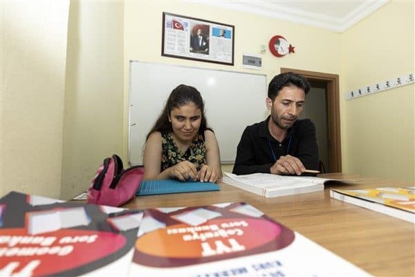 Nazalin Selvi, üniversite sınavına gireceği yıl görme engeline uygun eğitim
