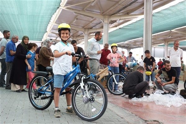 Konya Büyükşehir Belediyesi’nin İl Müftülüğüyle birlikte şehir genelinde düzenlediği “Güle