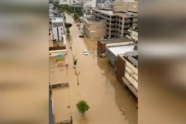 Kagoshima Eyaleti'ne bağlı Kirishima'da, Perşembe günü saat 05:00'ten bu yana