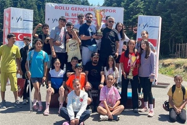 Sporcular; 3 Türkiye birinciliği, 4 Türkiye ikinciliği, 7 Türkiye üçüncülüğü
