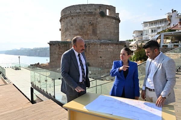Antalya Büyükşehir Belediyesi tarafından sürdürülen “Hıdırlık Kulesi Çevresi Arkeolojik Kazı