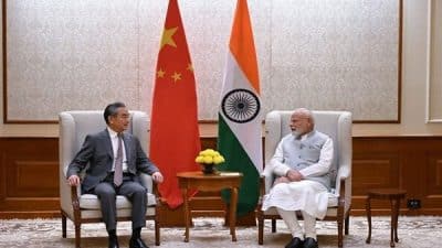 Hindistan Başbakanı Narendra Modi dün Yeni Delhi’de Çin Dışişleri Bakanı Wang
