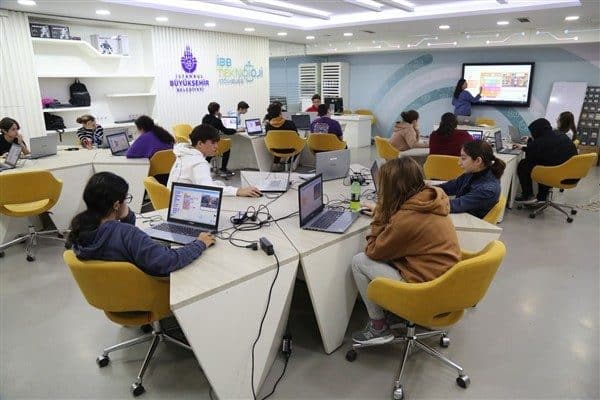 İstanbul Büyükşehir Belediyesi, şeffaf ve katılımcı belediyecilik anlayışıyla 2021’de hayata