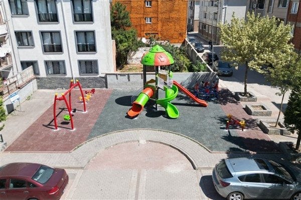 İnegöl Belediyesi, bir yandan da kullanım ömrünü tamamlamış ve eskimiş