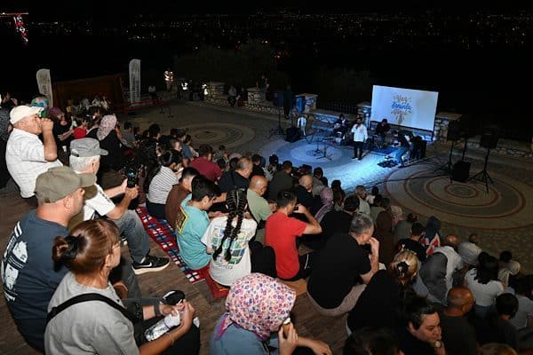 Isparta Belediyesi, “Yaz Seninle Güzel” sloganıyla sürdürdüğü yaz etkinlikleri çerçevesinde