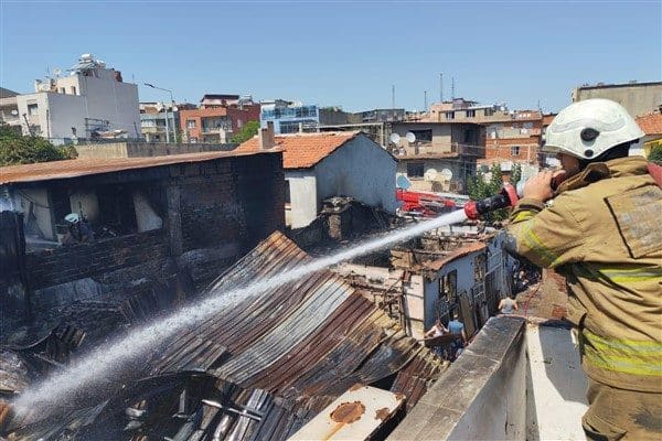 Bugün saat 11.40 sıralarında Konak ilçesi 1. Kadriye Mahallesi’nde hurdalık