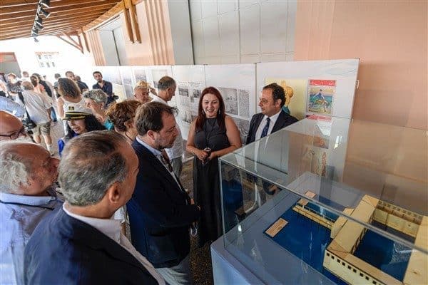 “İzmir’de Eski Bir Yaz: Deniz Hamamlarından Plaja” sergisi, APİKAM tarafından