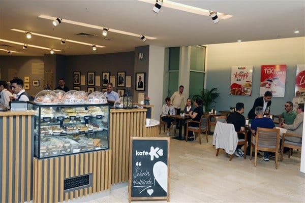 Kafe K, hem belediye personeline hem de Küçükçekmecelilere mola alanı