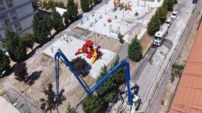 Belediye ekiplerinin altyapıdan üstyapıya kadar geniş bir yelpazede hizmet ürettiğini