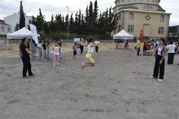 Karacabey Belediyesi’nin, çocukların yaz tatilini daha eğlenceli ve verimli geçirmesi