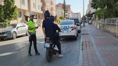 Yapılan uygulamalarda bin 810 kişiye Genel Bilgi Taraması (GBT) yapıldı,