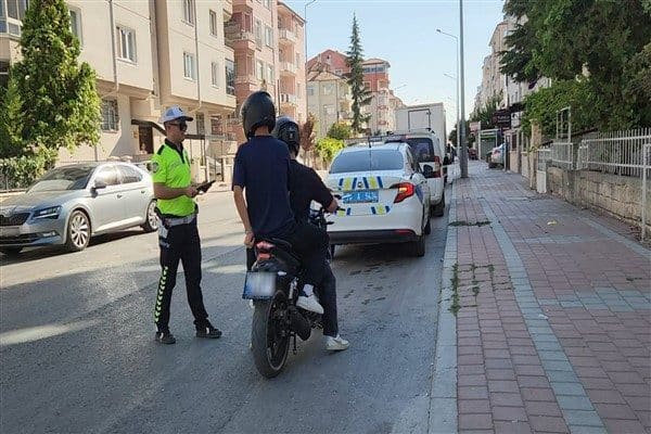 Yapılan uygulamalarda bin 810 kişiye Genel Bilgi Taraması (GBT) yapıldı,