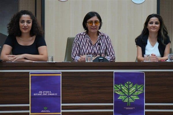 Kayapınar Belediyesi Kadın Meclisi, rutin toplantılarını Eş Başkan Berivan Gülşen
