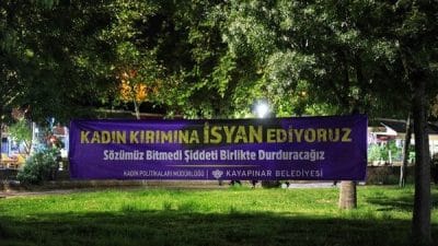 Etkinlikte, artan kadın cinayetlerine dikkat çekildi ve kadınlar, hakları konusunda