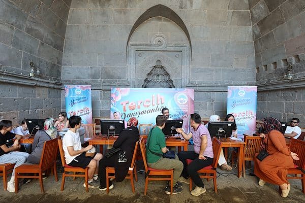 Kayseri Büyükşehir Belediyesi tarafından , YKS tercih sürecinde üniversite adaylarına