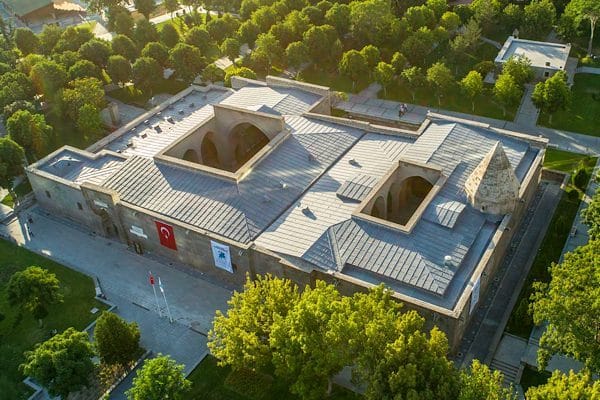 Kayseri Büyükşehir Belediyesi’nin kültür yayınları, “Anadolu’da Bir Eğitim Şehri: Kayseri