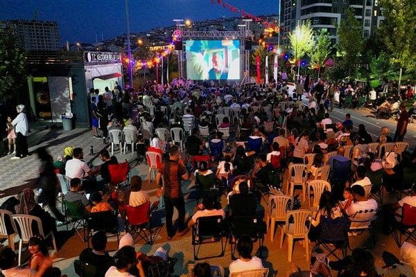 Keçiören Belediye Başkanı Mesut Özarslan, “Yaz mevsiminde açık hava sinemasını mahallelerimizle