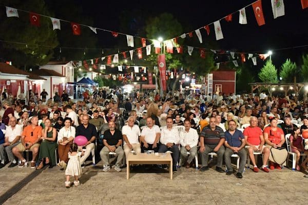Kepez Belediyesi tarafından düzenlenen 2. Uluslararası Kültür Festivali, Dokumapark’ta gerçekleştirilen