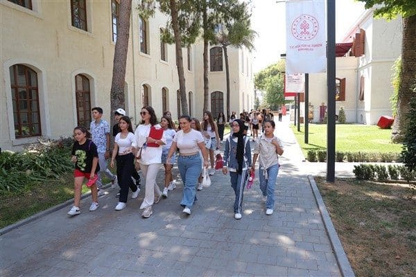 Konak Belediyesi’nin Gültepe Atatürk Spor Tesisinde Yaz Spor Okuluna katılan