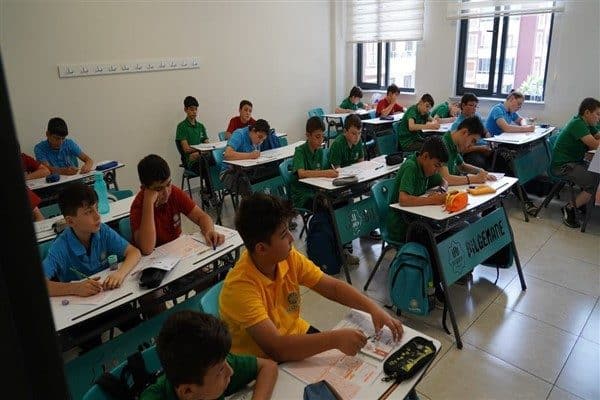 Açıklanan sonuçlara göre; Bilgehanelerden 18 öğrenci fen liselerine, 11 öğrenci