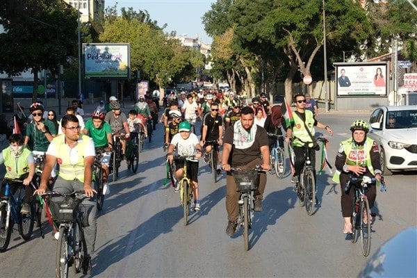 Kılıçarslan Meydanı’ndan başlayan bisikletli yolculuk, Meram Bağları’nda basın açıklamasıyla son