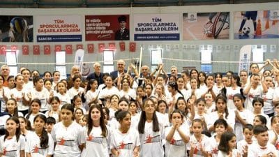 Mehmet Ali Clay Spor Salonu’nda gerçekleştirilen açılışa Türkiye Voleybol Federasyonu