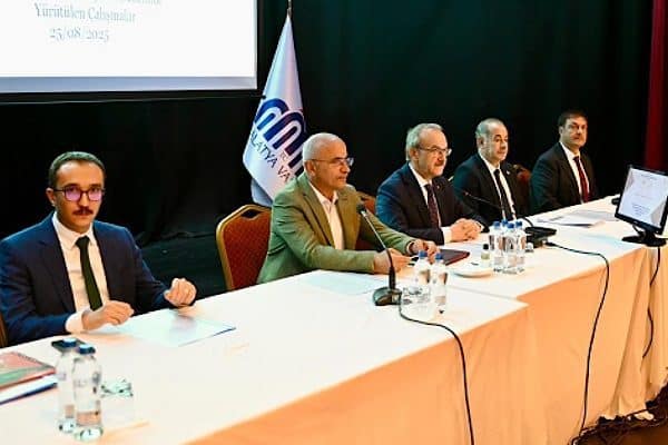 Malatya Valisi Yavuz’un başkanlığında gerçekleştirilen toplantıya Büyükşehir Belediye Başkanı Sami