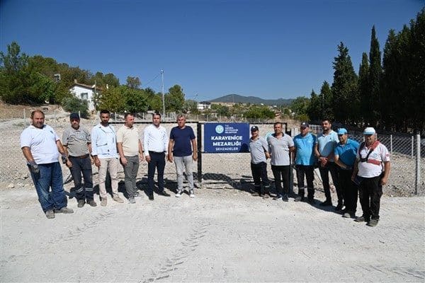 Mezarlıklar Bakım Onarım Şube Müdürlüğü ekipleri, 17 ilçede bulunan mezarlıklarda
