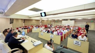 Ağustos ayı meclis toplantısında maddelerin görüşülmesine geçilmeden gündemi değerlendiren Manisa