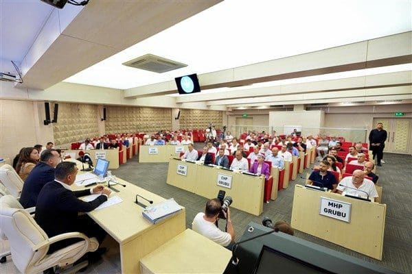 Ağustos ayı meclis toplantısında maddelerin görüşülmesine geçilmeden gündemi değerlendiren Manisa