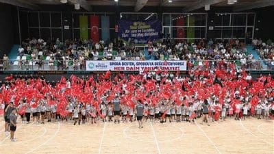 2 dönem halinde 4 bin 541 genç sporcunun sertifika aldı.