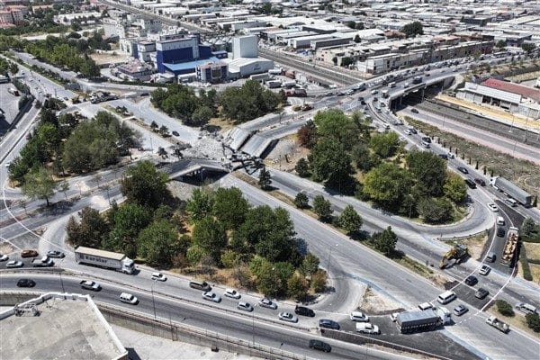 Konya Büyükşehir Belediyesi tarafından, bölgede yaşanan trafiği rahatlatmak için, Ankara