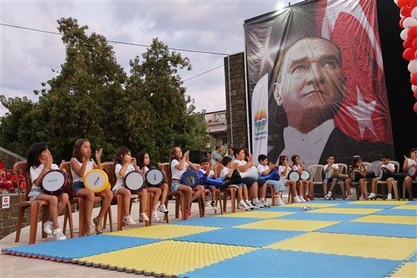 Marmaris Belediyesi tarafından çocuklara yönelik organize edilen yaz kursları, Amfi