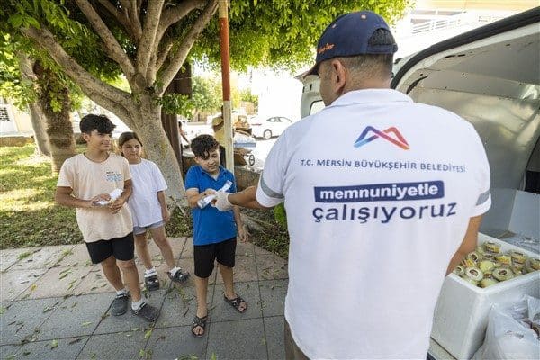 ‘Vahap Amca ile Tatlı Günler’ projesi kapsamında kentte yaşayan her