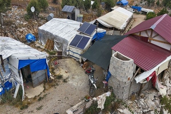 ‘Kıl çadırlar aydınlanıyor’ denilerek hayata geçirilen proje ile küçükbaş hayvan