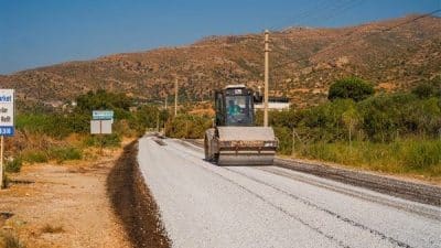 Türkevleri Mahallesi’nde yoğun bir şekilde yol yapım çalışması gerçekleştiren Milas