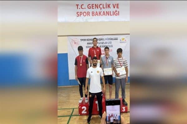 Yaklaşık 30 ilden 400 sporcunun mücadele ettiği şampiyonada Batmanlı güreşçiler