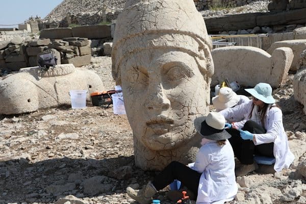 Kültür ve Turizm Bakanı Ersoy, Nemrut Dağı’nda yürütülen restorasyon çalışmalarında