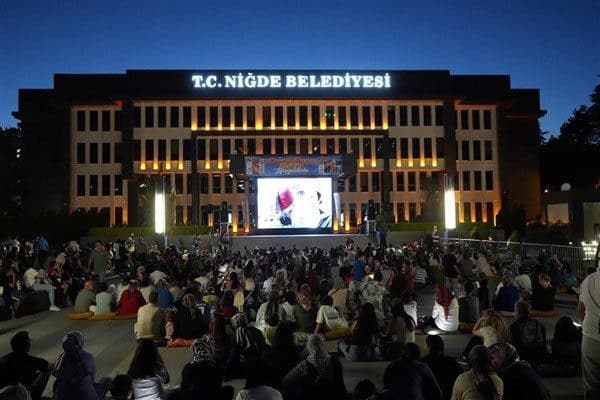 Etkinliklerin ilk gününde Türk sinemasının iz bırakan yapımlarından “Babam ve