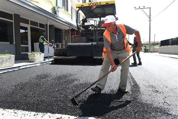 Osmangazi Belediyesi, cadde ve sokaklarda kullanım ömrünü tamamlayan asfalt zemini