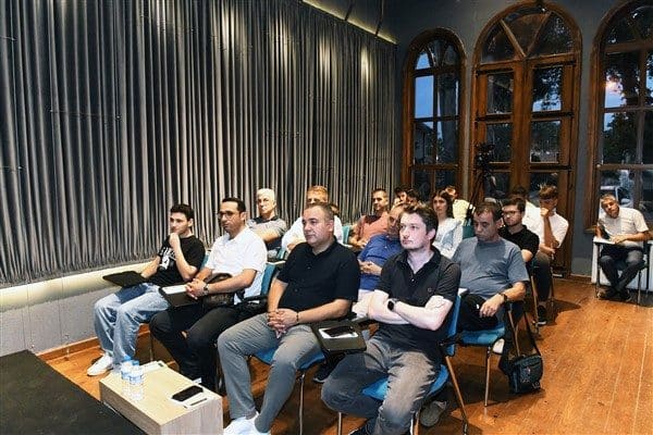 Gençleri her alanda destekleyen ve onları iş hayatına hazırlamak için