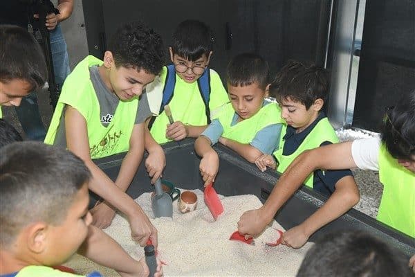 Osmangazi Belediyesi, çocukları tarihle buluşturan “Minik Arkeologlar İş Başında” projesi
