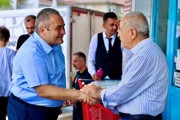 Keçiören Belediye Başkanı  Özarslan, Sanatoryum Caddesi’nde esnaf ve vatandaşlarla buluştu.