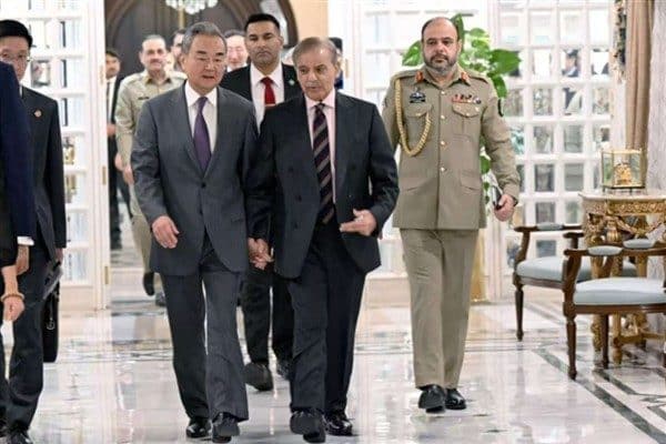 Pakistan Başbakanı Şahbaz Şerif, dün İslamabad’da Çin Dışişleri Bakanı Wang